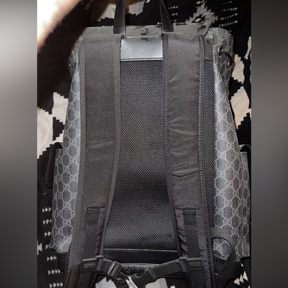 GG black backpack only worn once - Picture 4 of 10